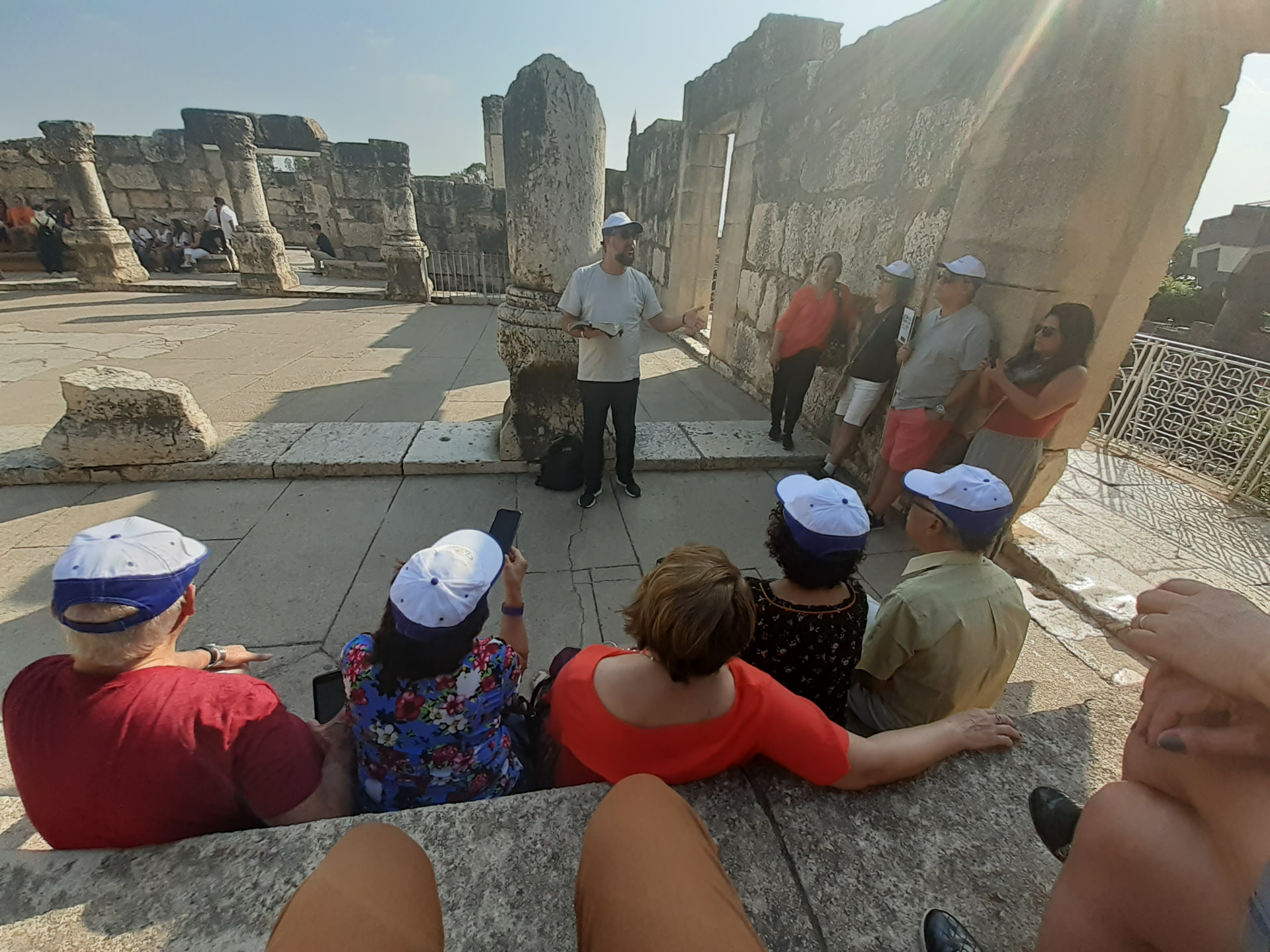 Ensino bíblico em sítio arqueológico em Israel